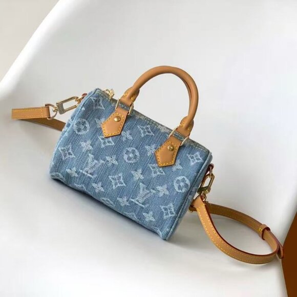 Louis Vuitton Women's Handbag/Crossbody Bag - Picture 1 of 9